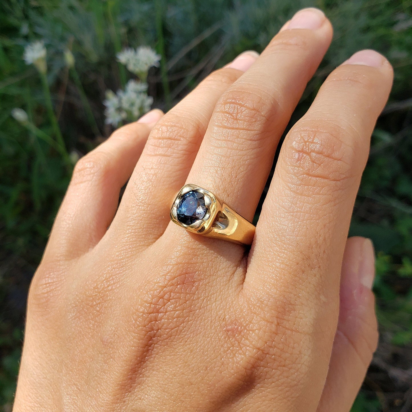 sapphire cushion 18k gold ring