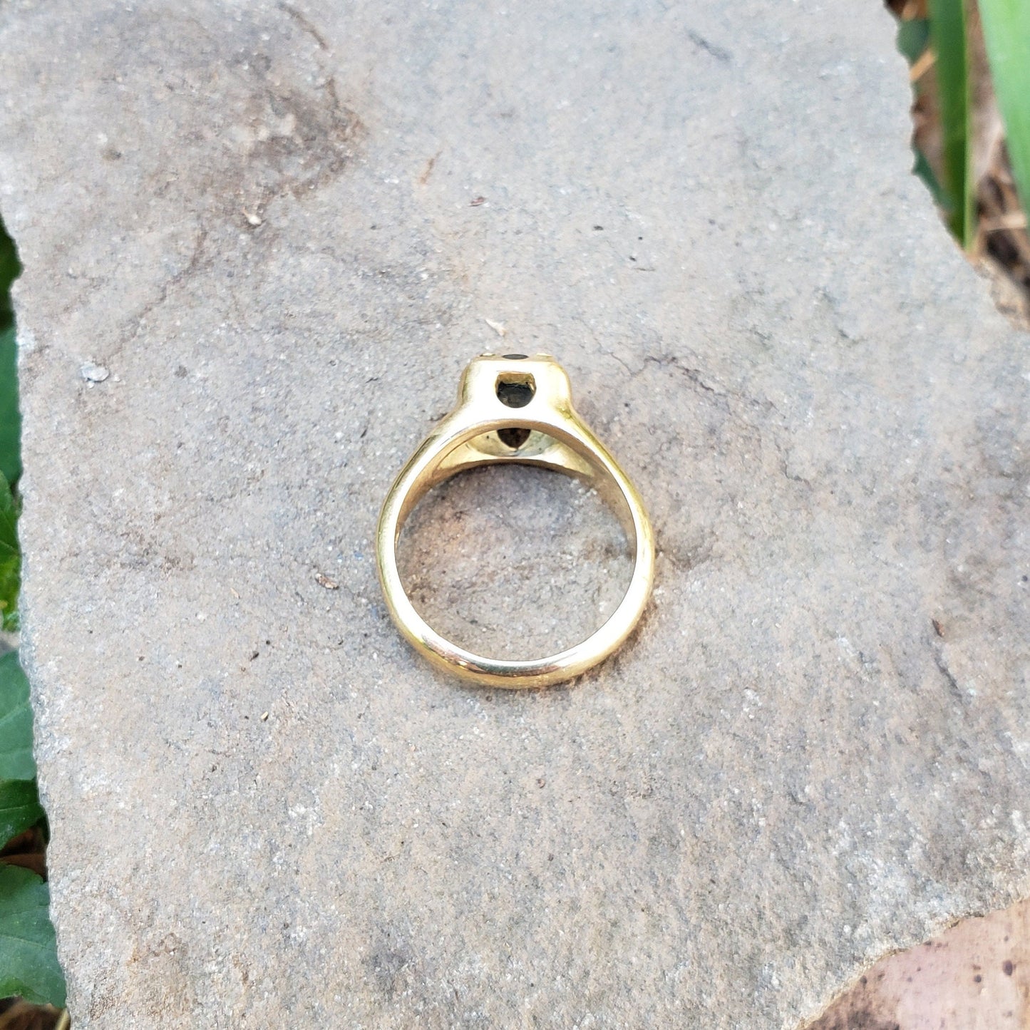 sapphire cushion 18k gold ring