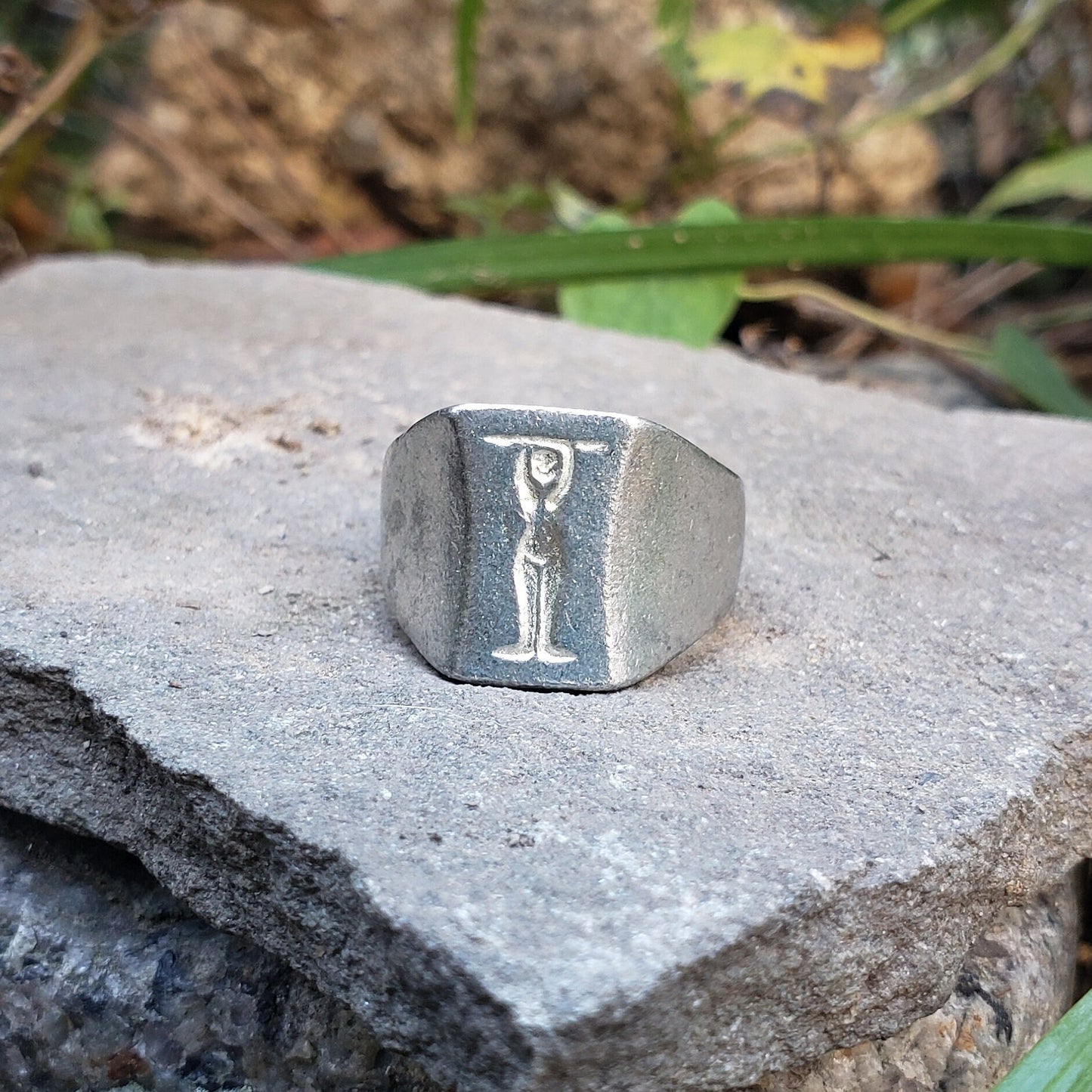 Body letter "I" wax seal signet ring