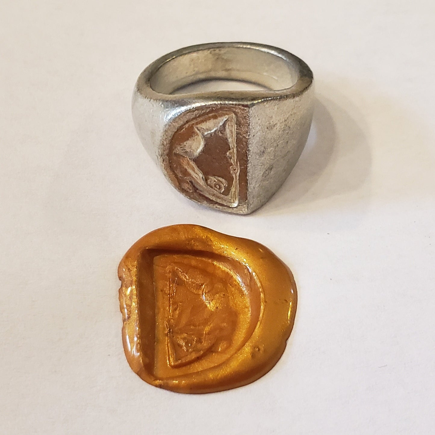 Body letter "D" wax seal signet ring