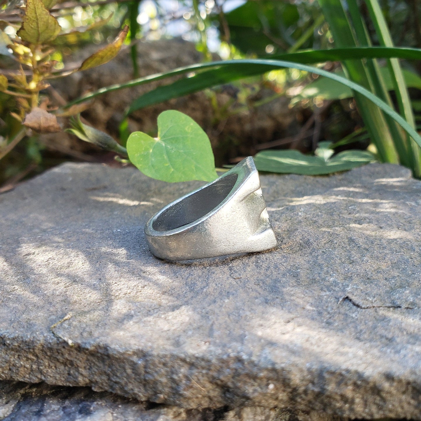 Body letter "E" wax seal signet ring