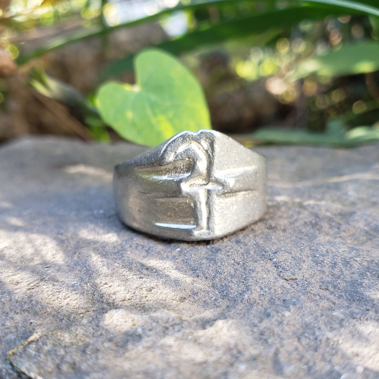 Body letter "f" wax seal signet ring