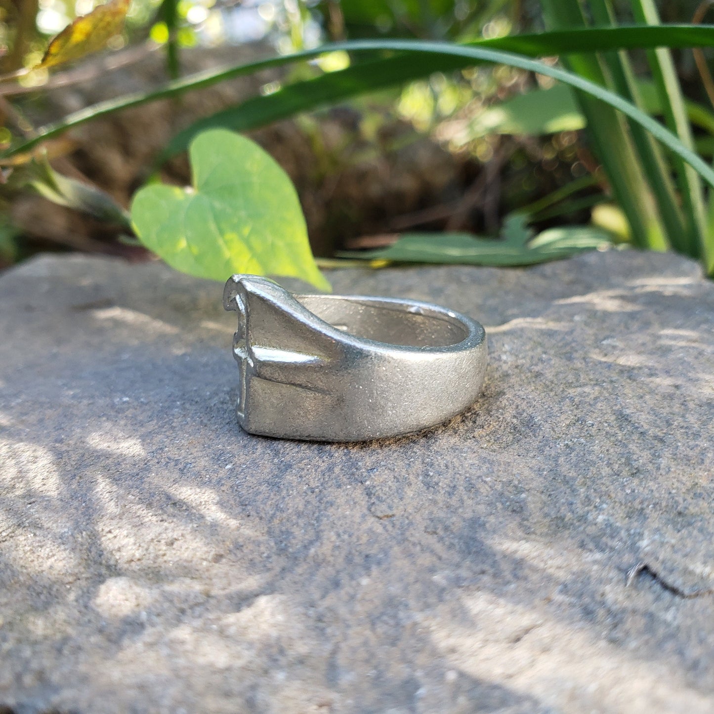 Body letter "f" wax seal signet ring