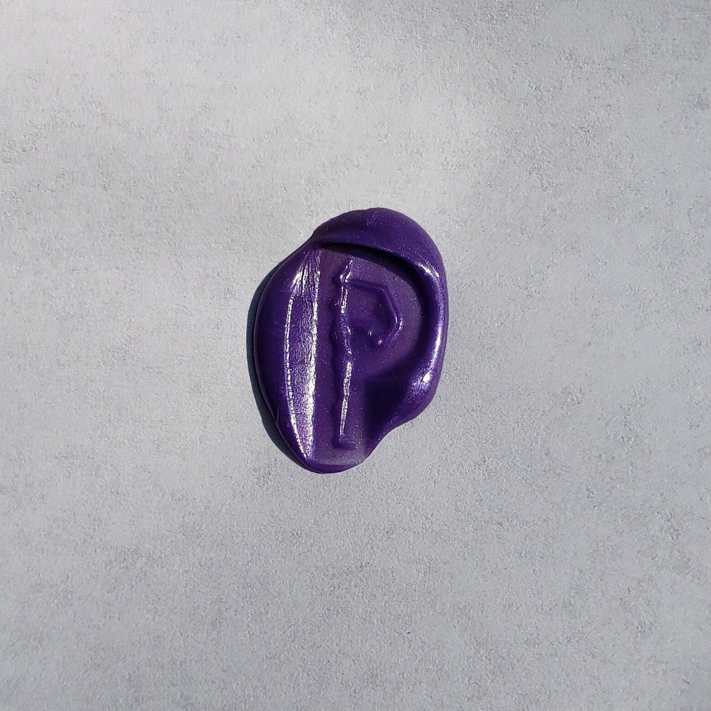 Body letter "p" split wax seal signet ring