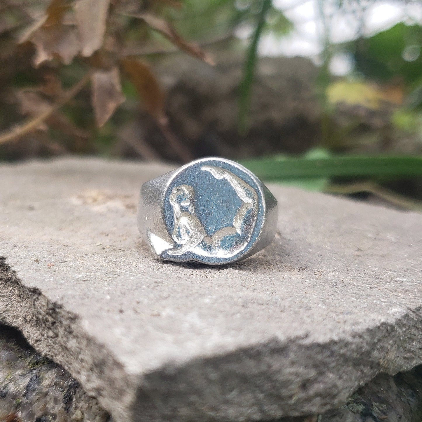 Body letter "Q" wax seal signet ring