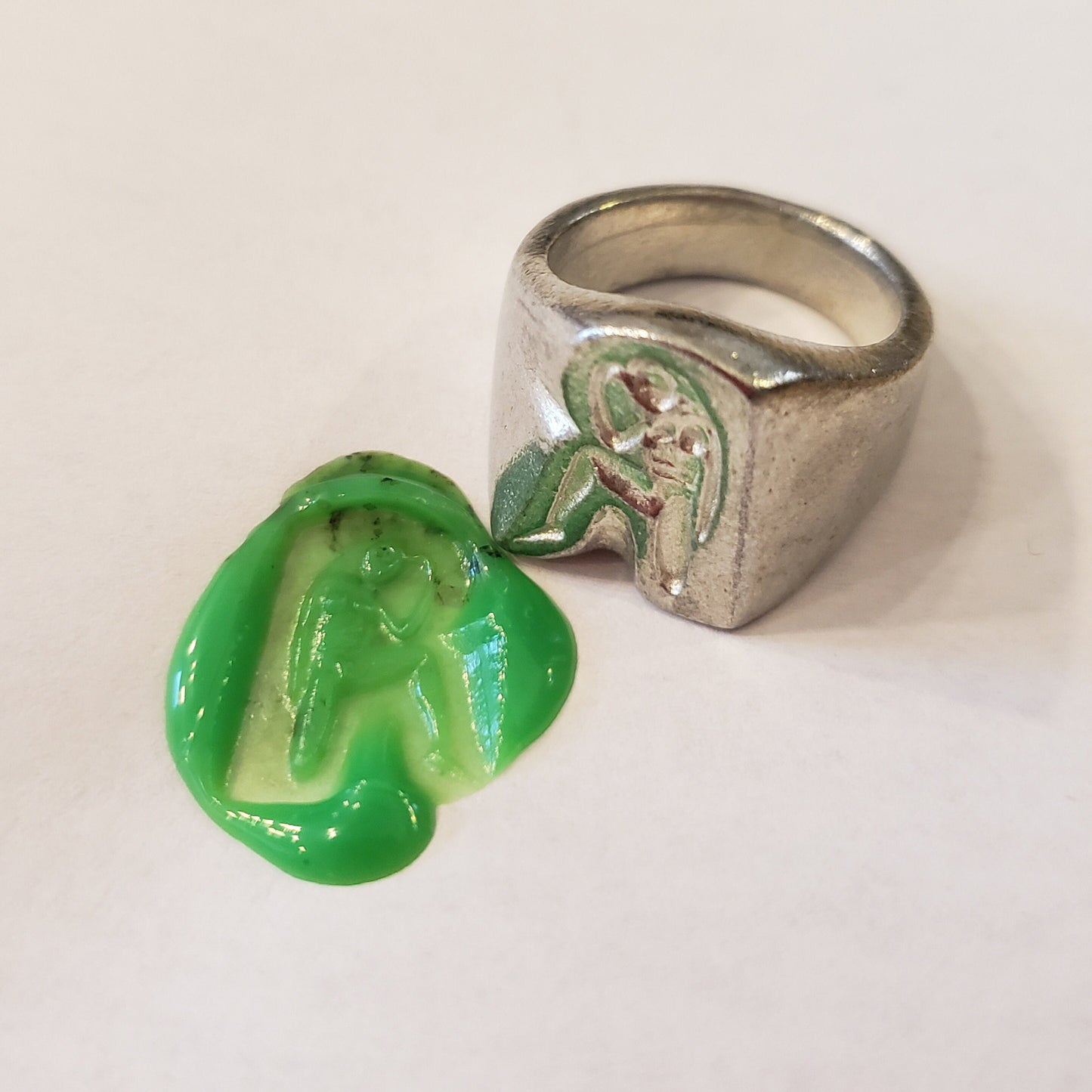 Body letter "R" thinker wax seal signet ring