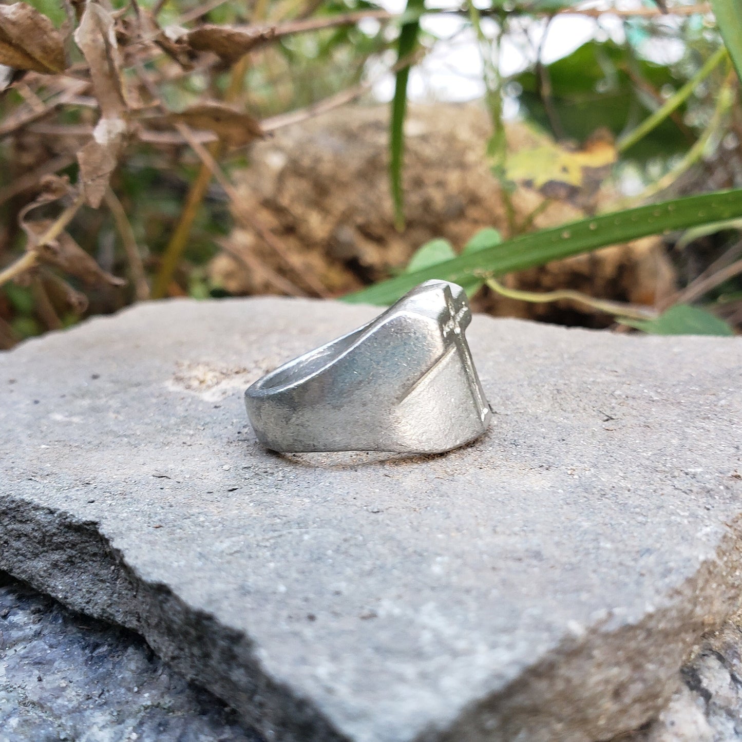 Body letter "t" wax seal signet ring