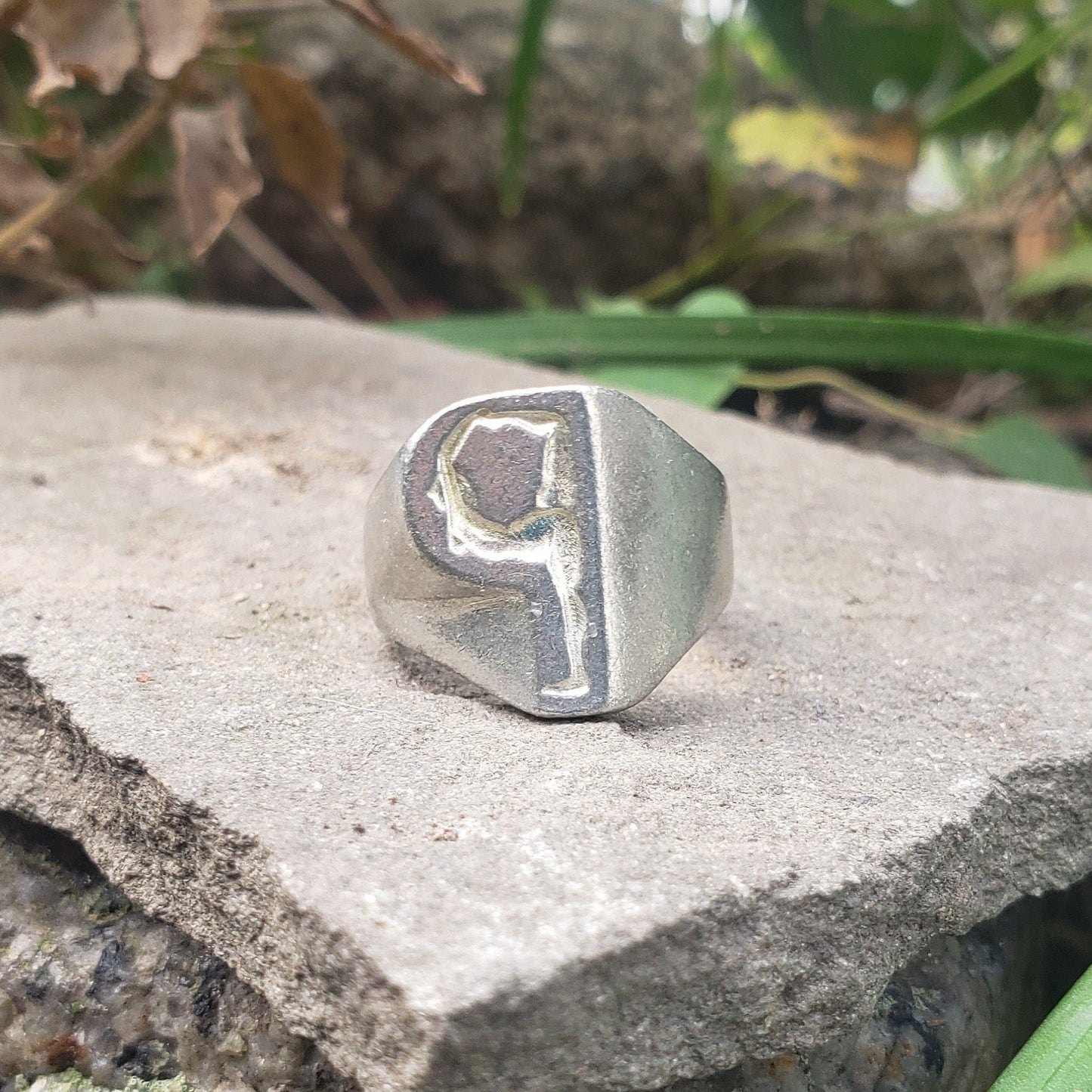 Body letter "P" bend wax seal signet ring