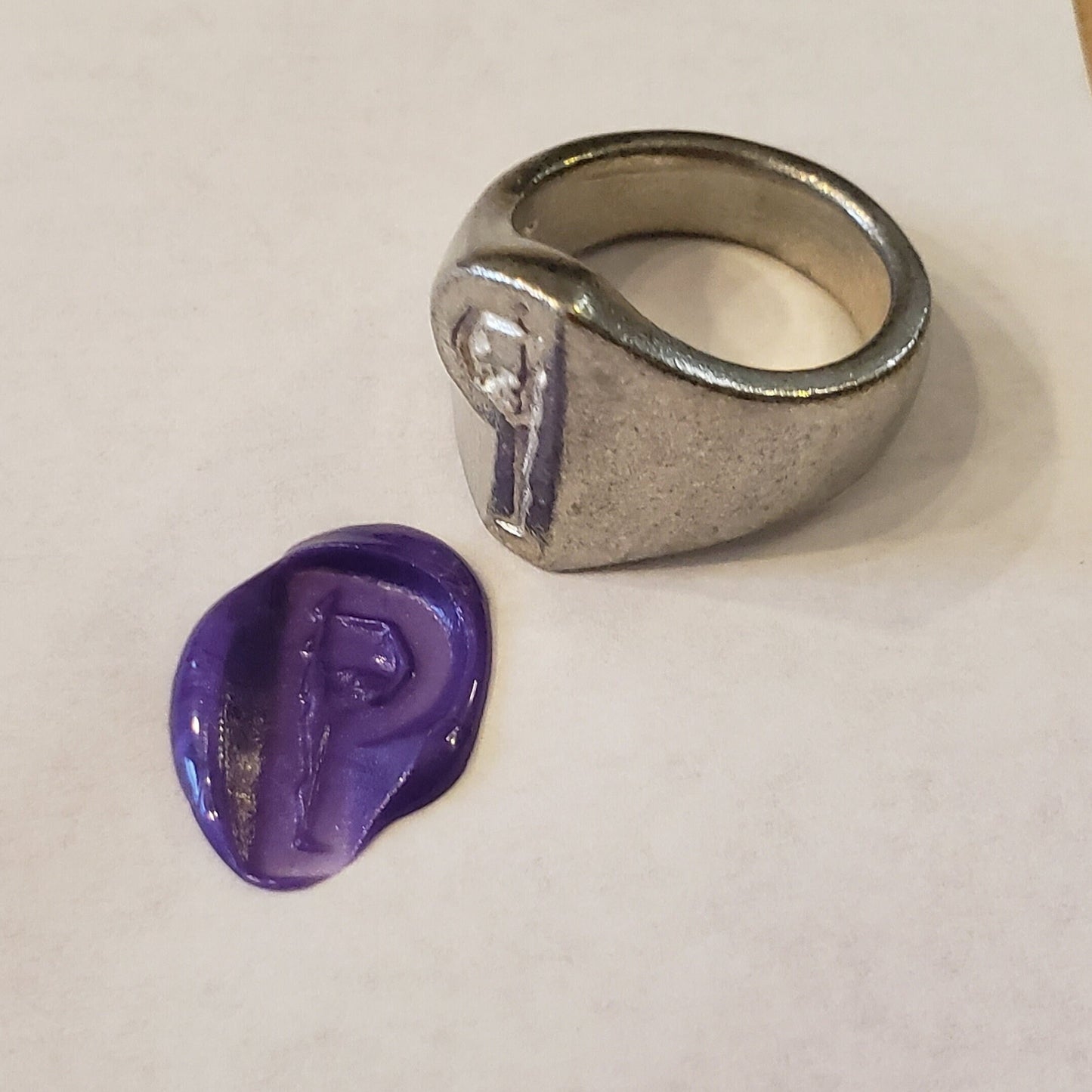 Body letter "p" split wax seal signet ring