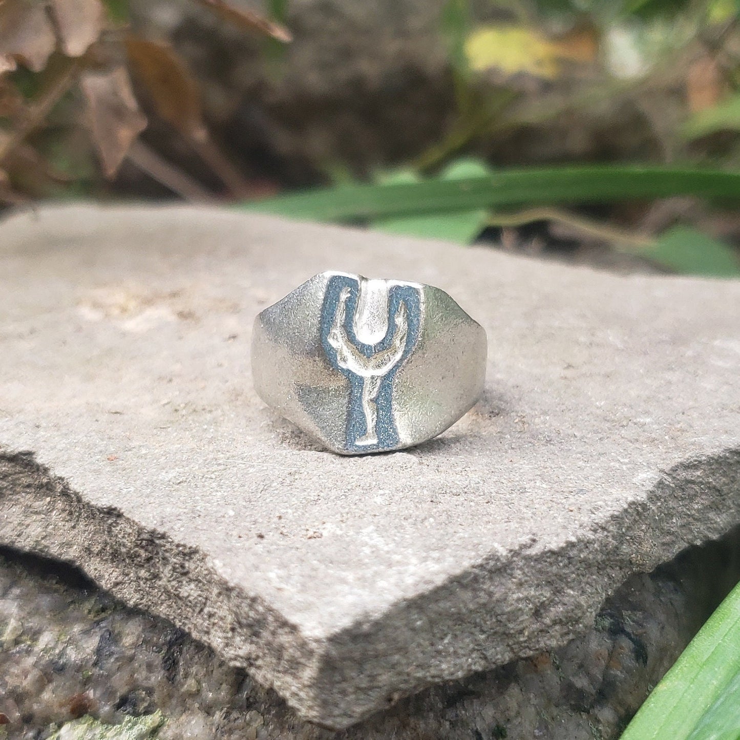 Body letter "y" wax seal signet ring