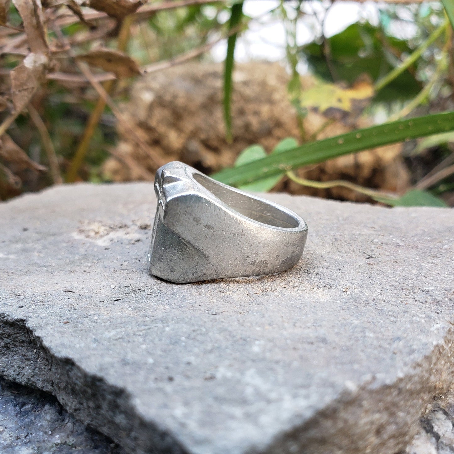 Body letter "t" wax seal signet ring