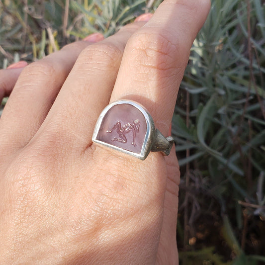 Jilling chalcedony signet ring