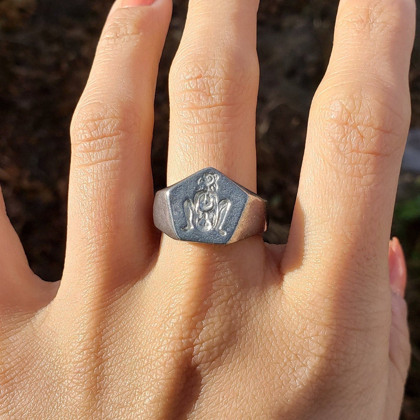 Cunnilingus wax seal signet ring