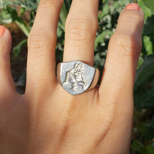 Face sitting wax seal signet ring