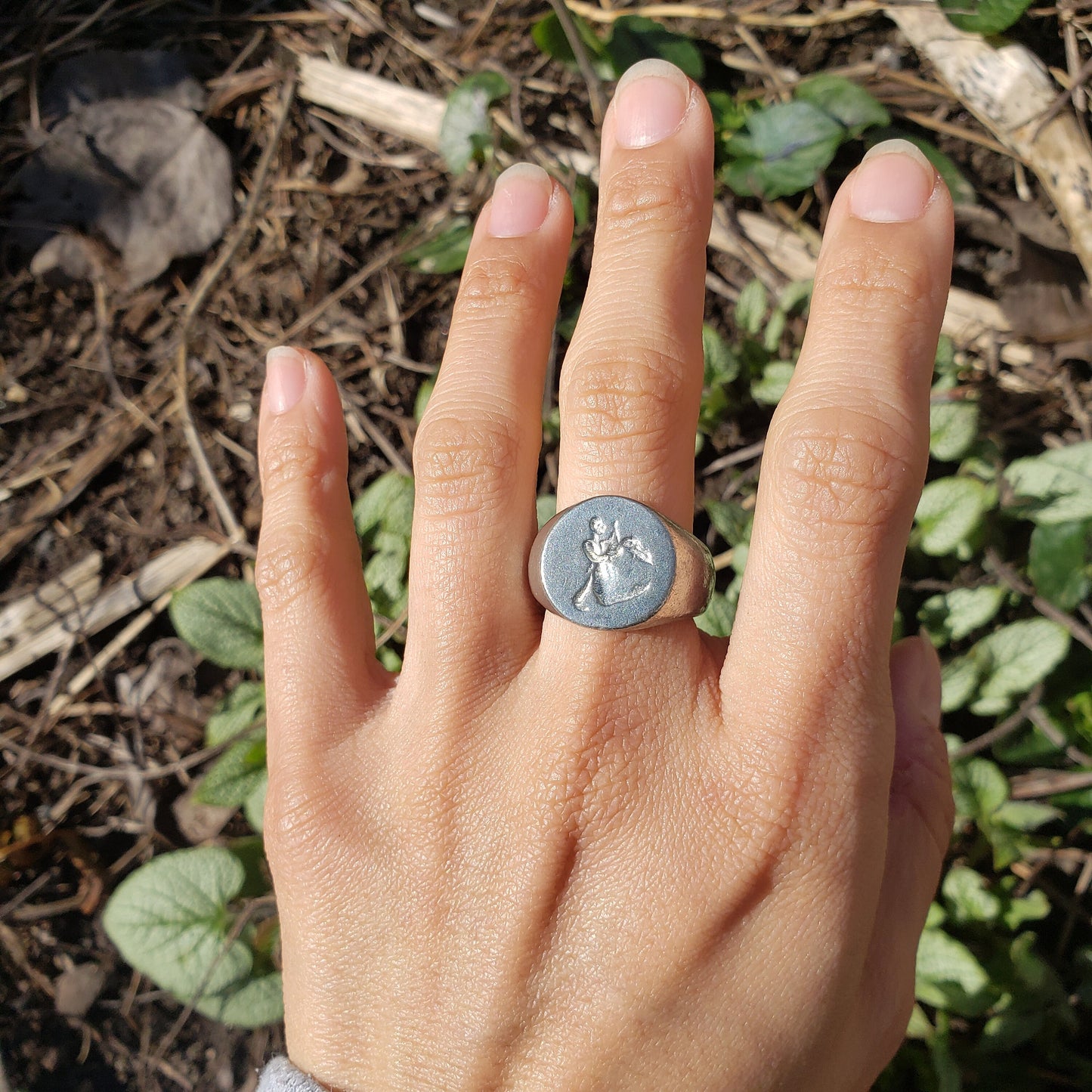 Dancing dip wax seal signet ring