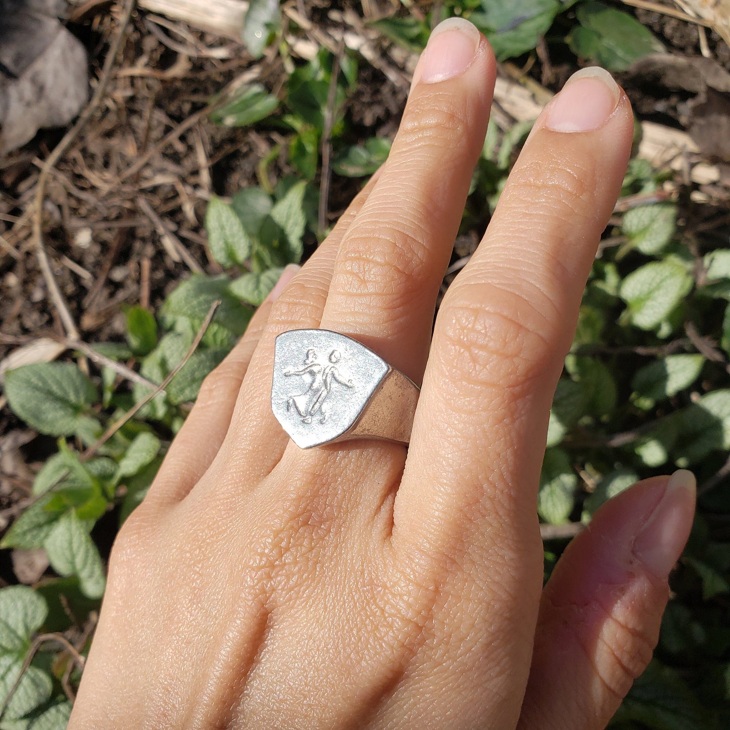 Dancing flair wax seal signet ring