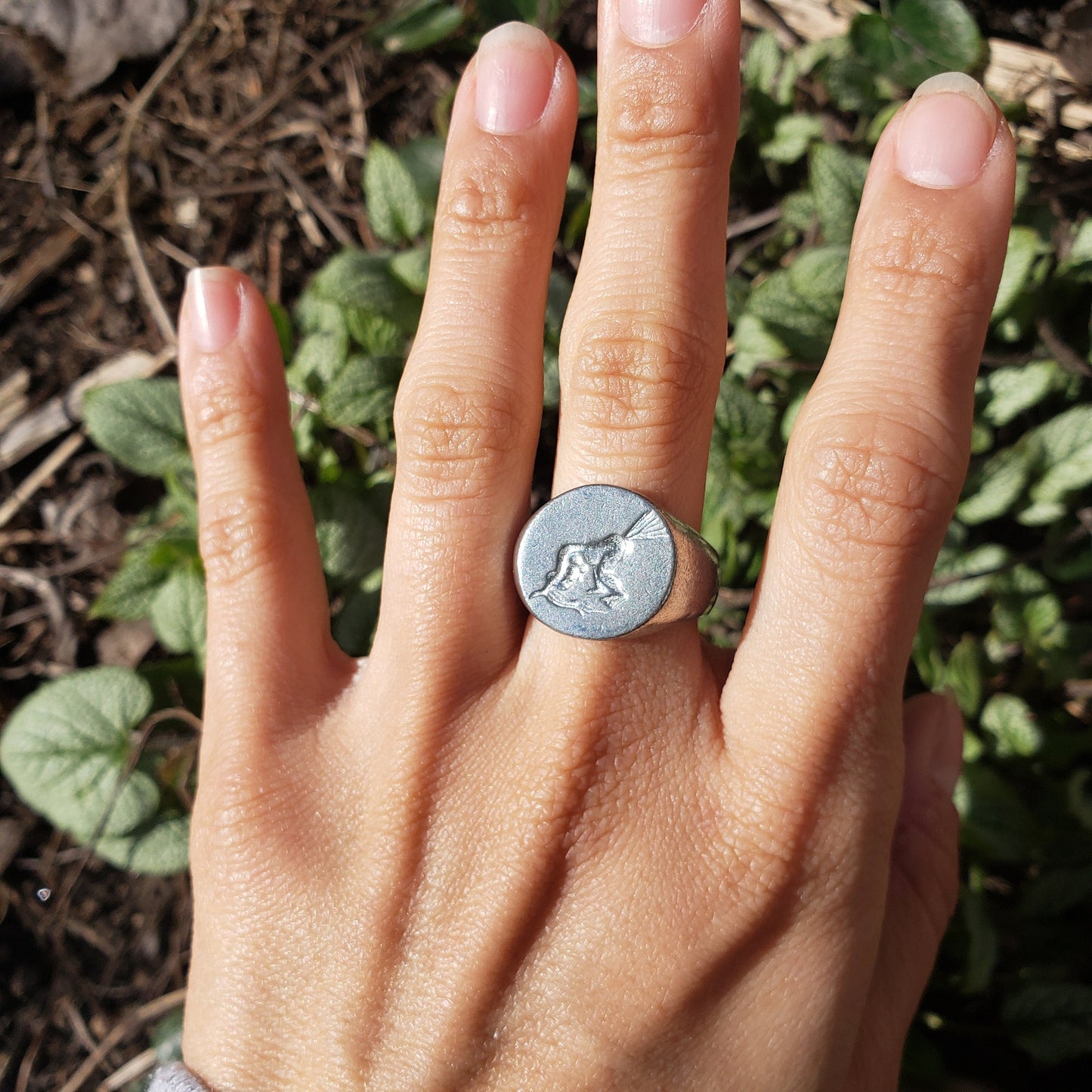 Hegassen woman wax seal signet ring