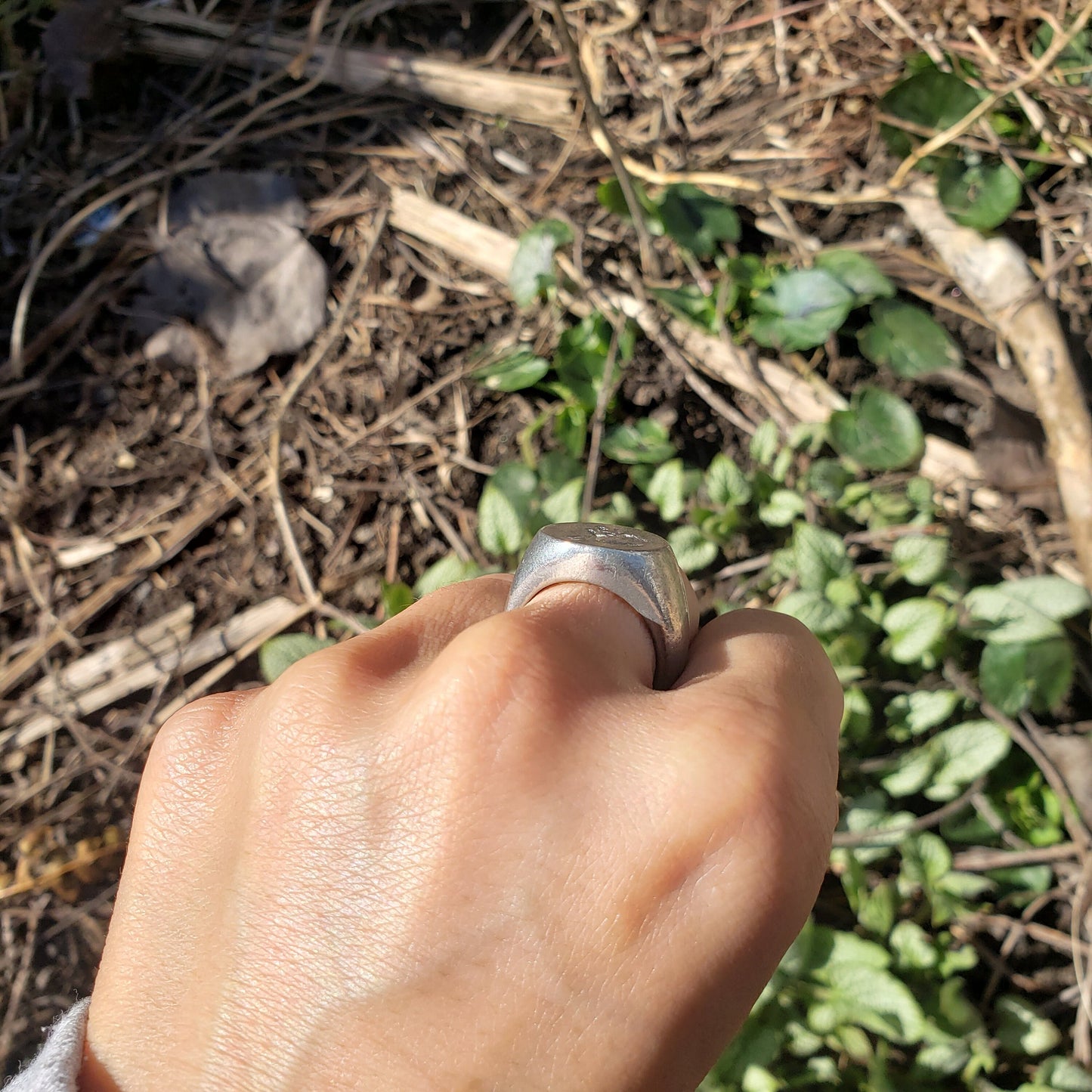 Dancing dip wax seal signet ring