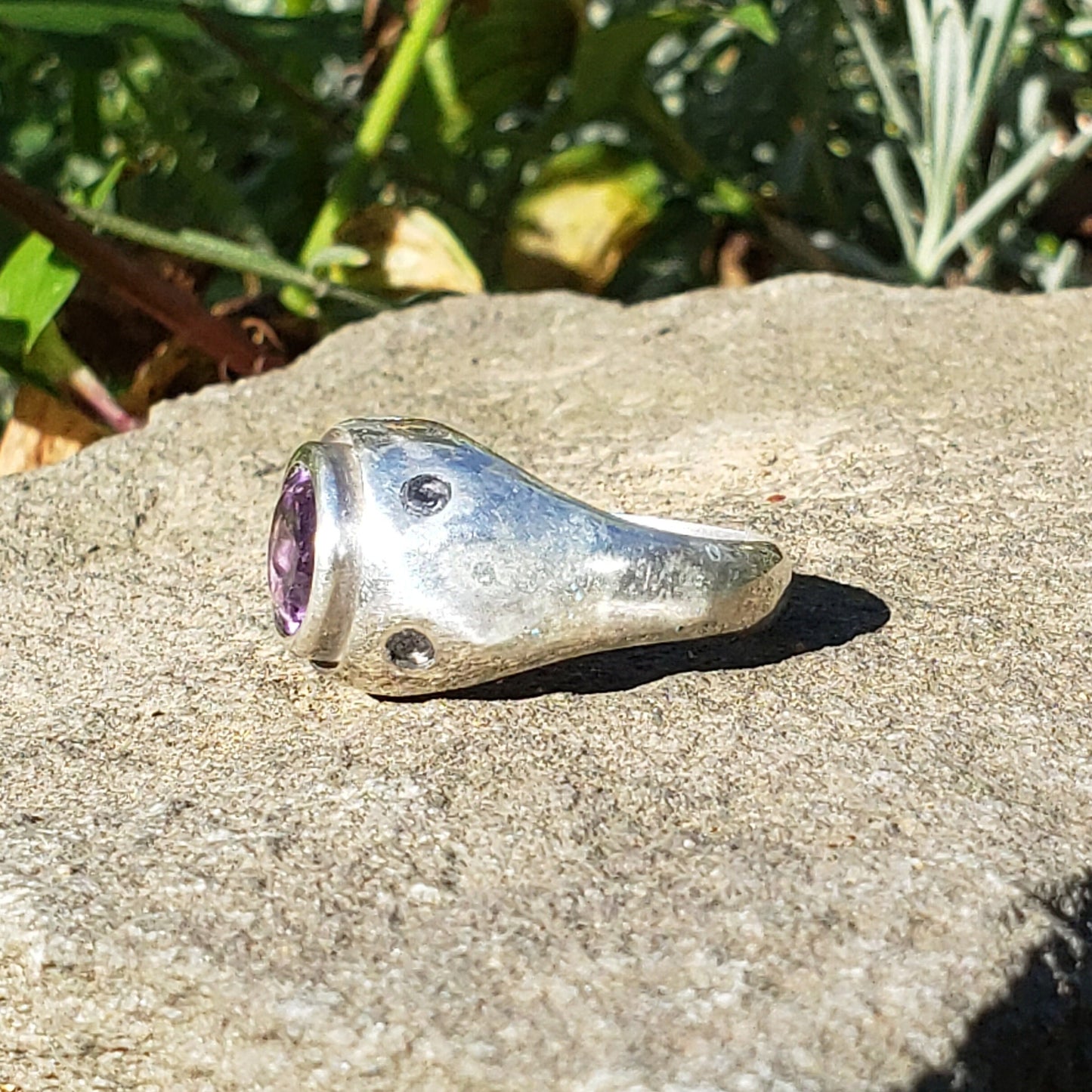 Lips intaglio amethyst and tanzanite silver ring