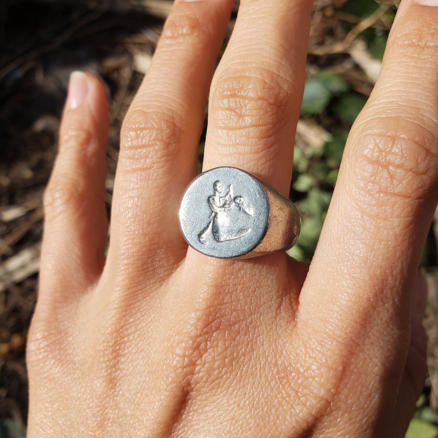 Dancing dip wax seal signet ring