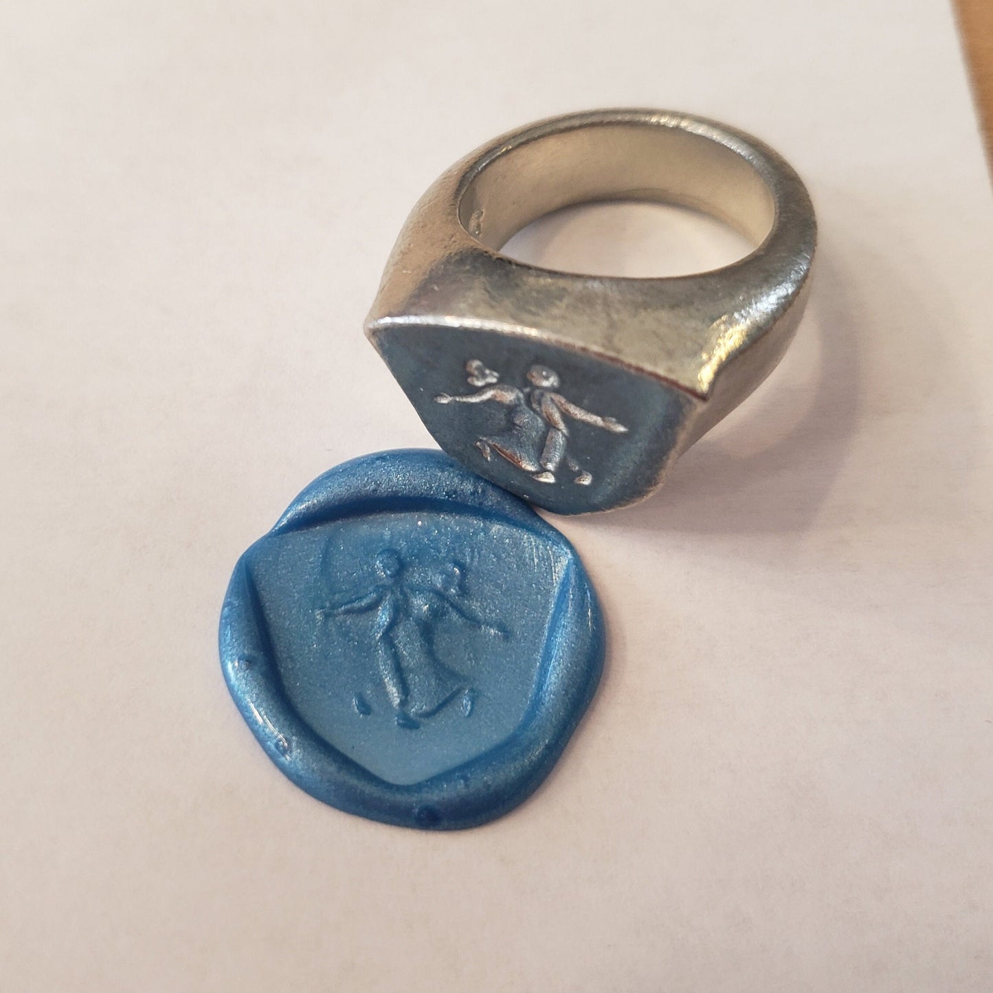 Dancing flair wax seal signet ring