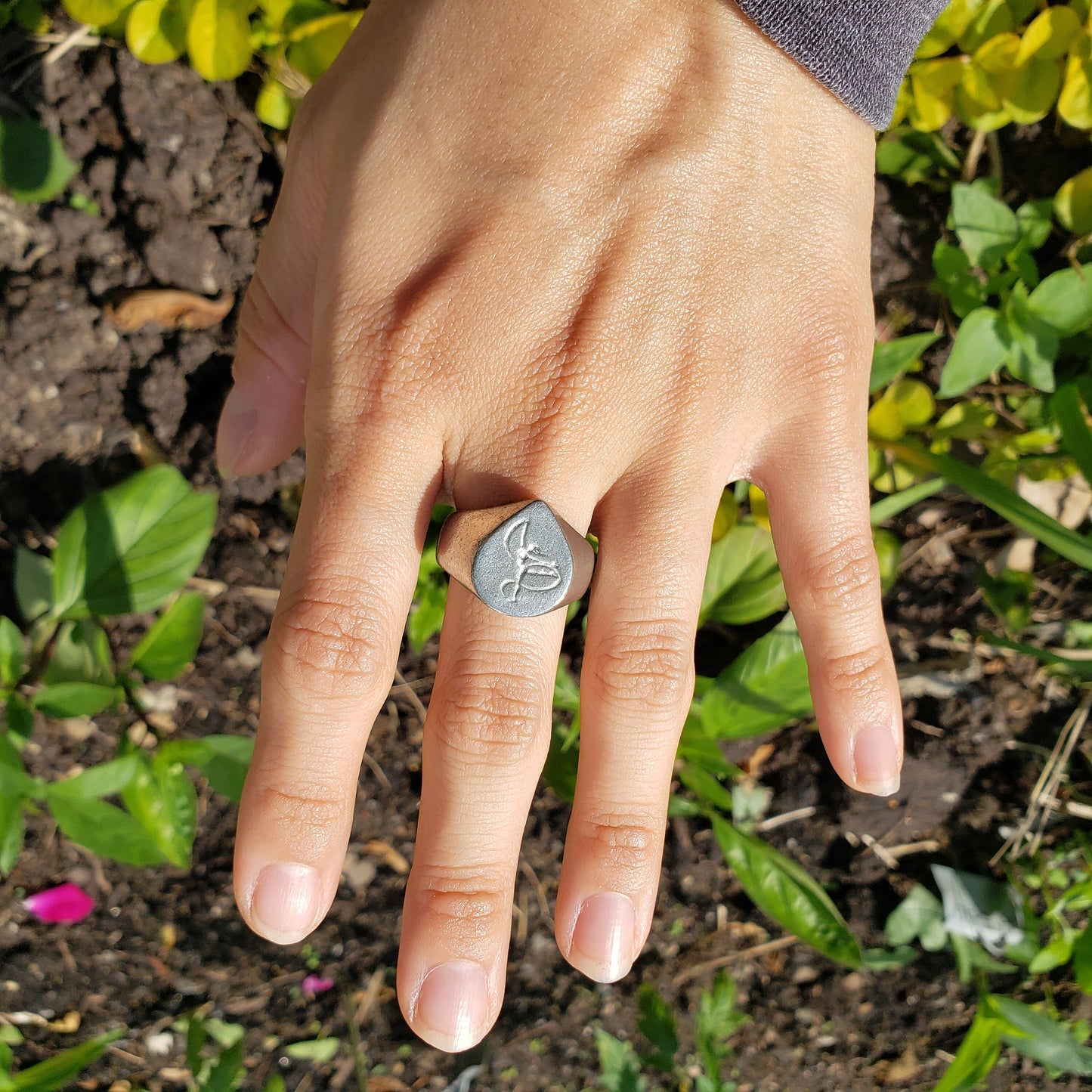 Ribbon dance swoop wax seal signet ring