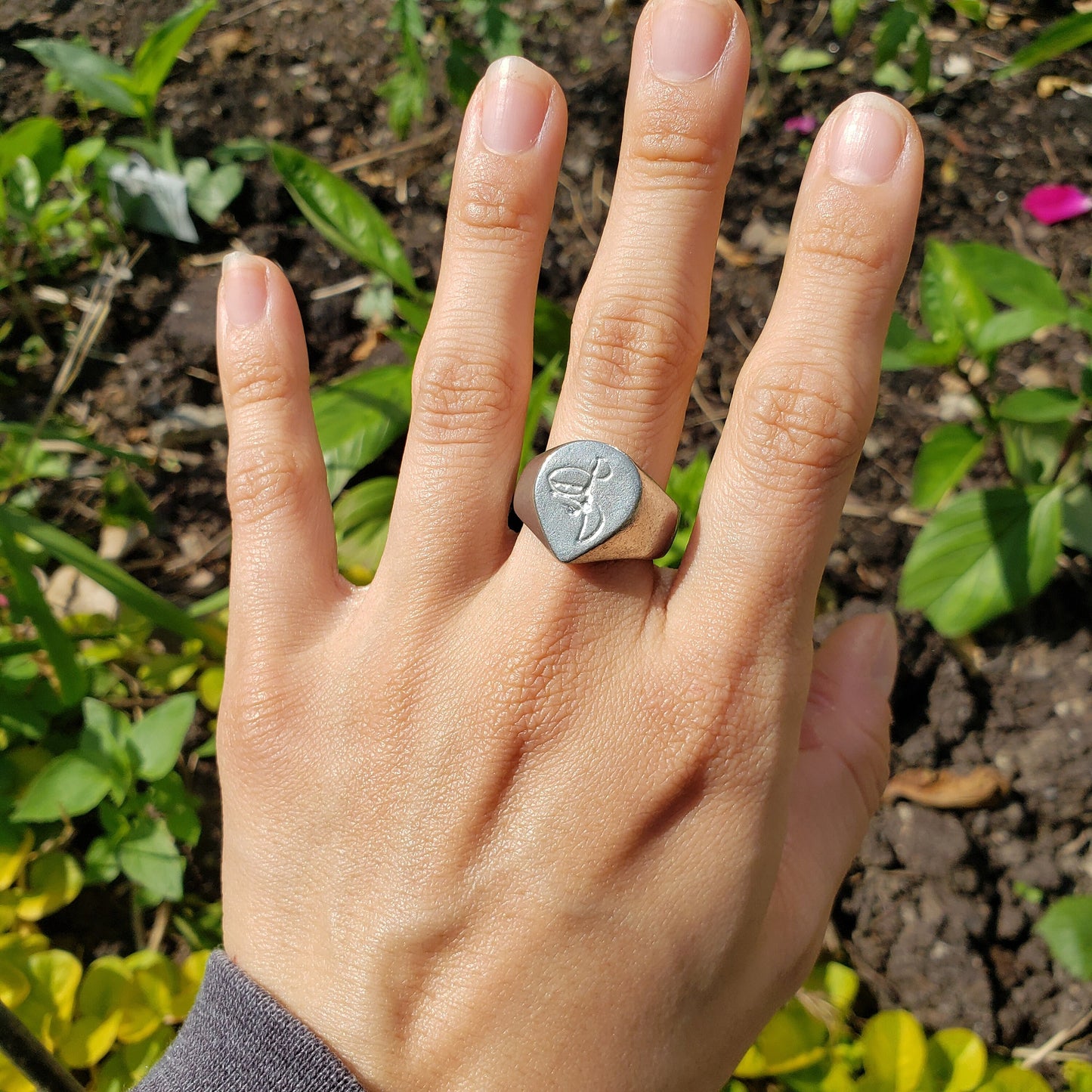 Ribbon dance swoop wax seal signet ring