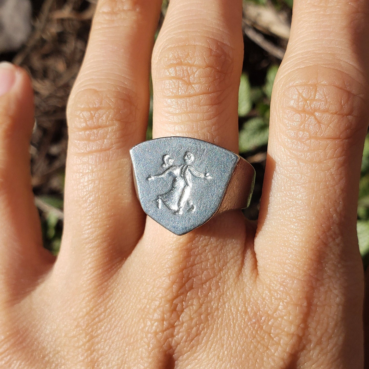 Dancing flair wax seal signet ring