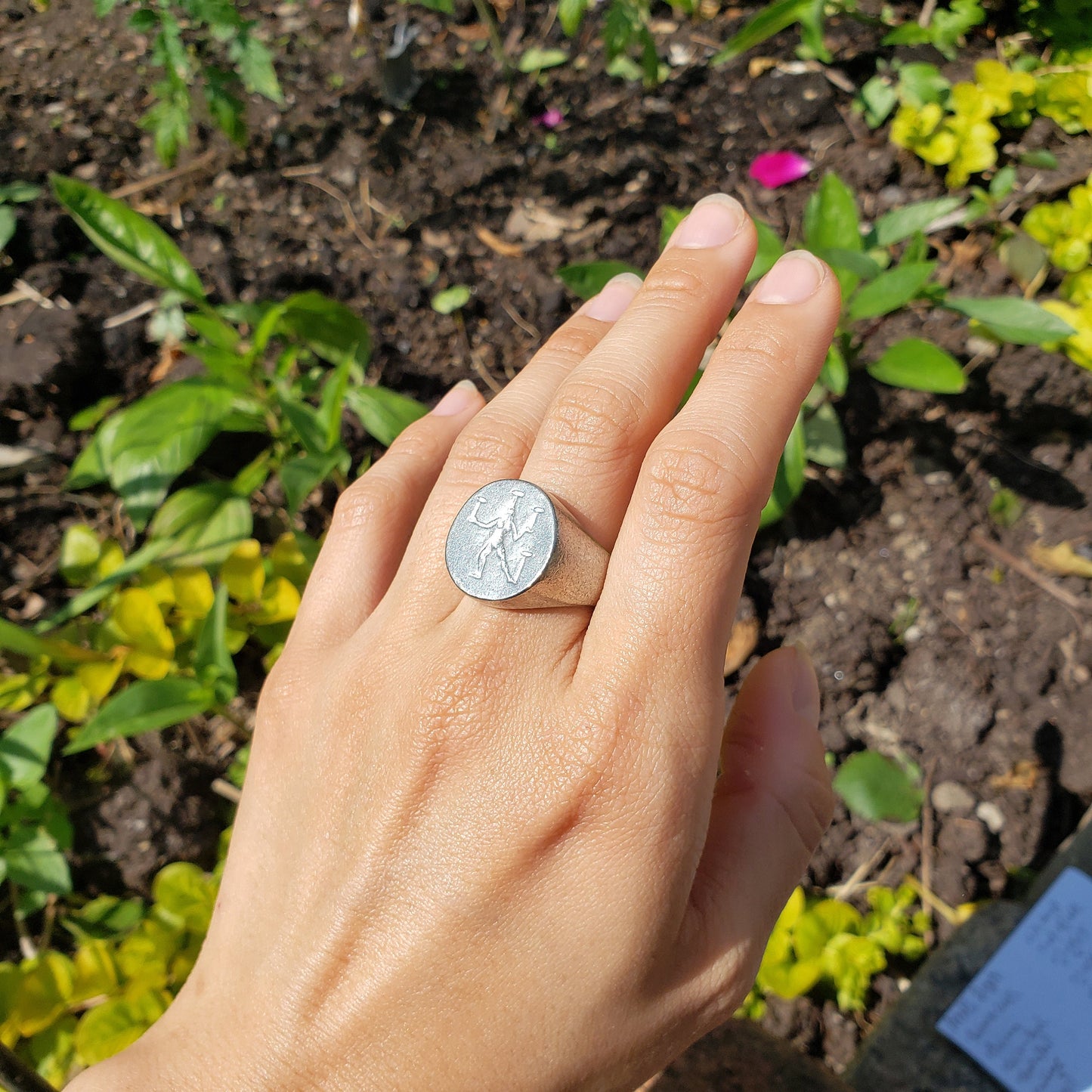 Plate spinning wax seal signet ring