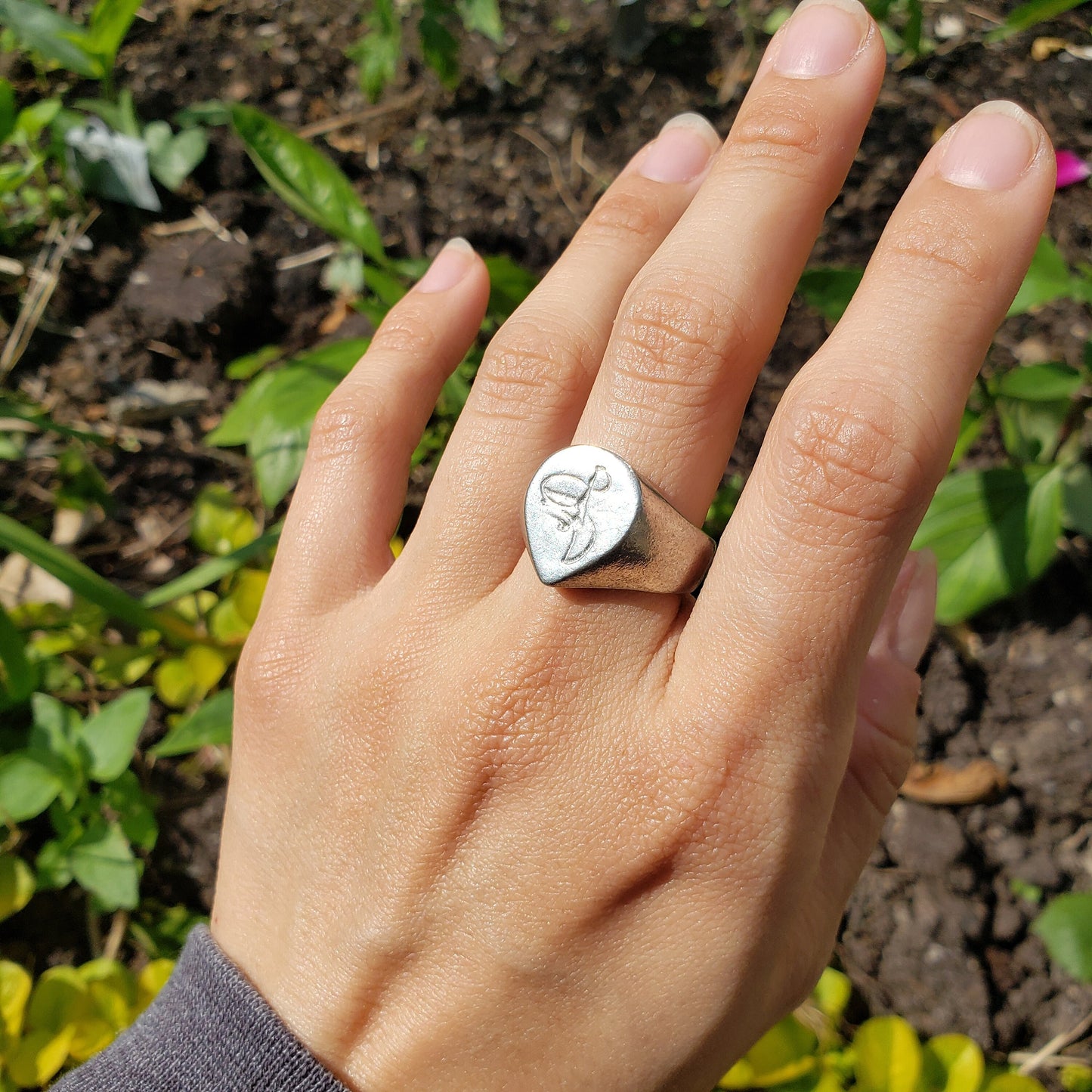 Ribbon dance swoop wax seal signet ring